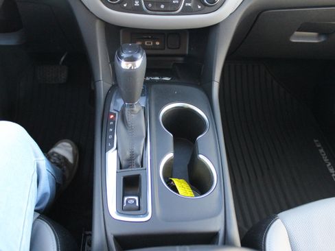 Used 2020 Chevrolet Equinox Premier image 24