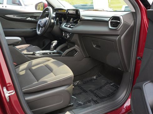 Used 2024 Chevrolet TrailBlazer LT w/ LT Cold Weather Package FWD image 30