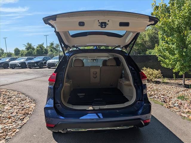 Used 2020 Nissan Rogue SV FWD image 18