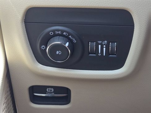 Used 2024 Jeep Grand Cherokee Limited AWD/4WD image 16
