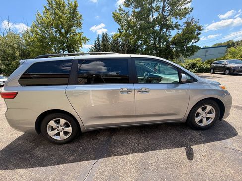 Used 2017 Toyota Sienna LE FWD image 8