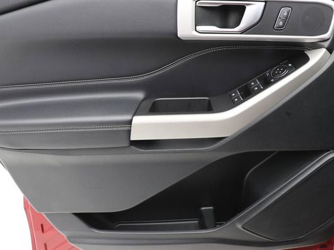 Used 2021 Ford Explorer XLT w/ Equipment Group 202A image 14