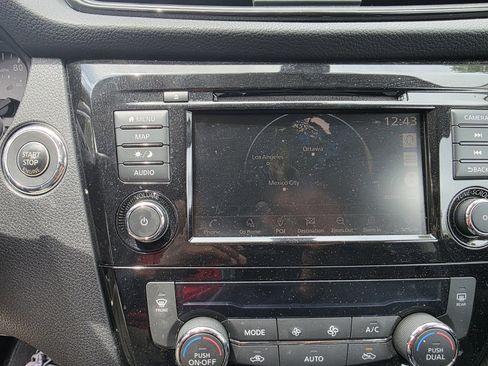 Used 2018 Nissan Rogue SL FWD image 5