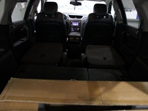 Used 2014 Chevrolet Traverse LT image 24