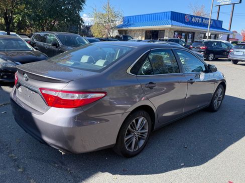 Used 2017 Toyota Camry SE image 10