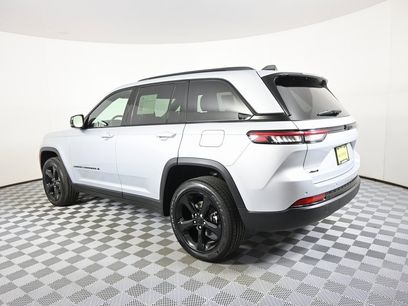Used 2023 Jeep Grand Cherokee Altitude