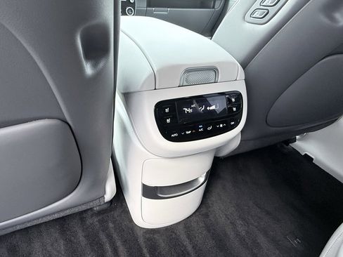 New 2026 Hyundai Ioniq 9 Limited image 24