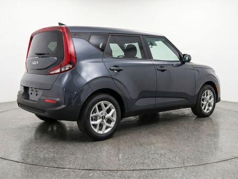 Used 2025 Kia Soul LX w/ LX Technology Package FWD image 9