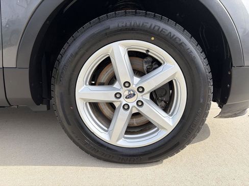 Used 2016 Ford Explorer XLT w/ Equipment Group 202A AWD/4WD image 9