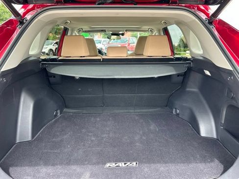 Used 2022 Toyota RAV4 XLE w/ Convenience Package AWD/4WD image 9