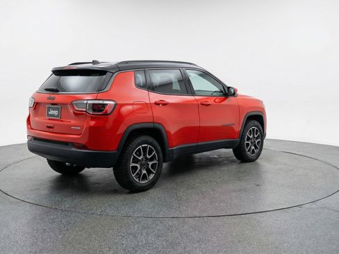 Used 2025 Jeep Compass Trailhawk image 9