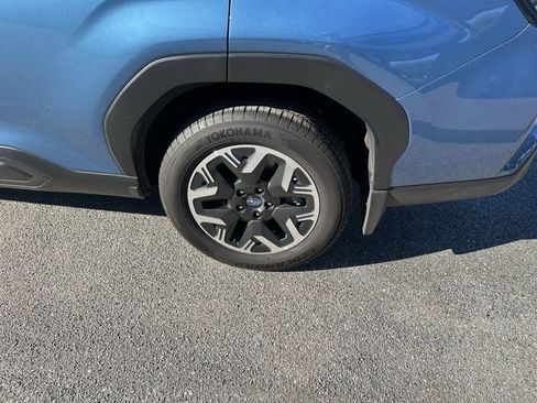 Used 2025 Subaru Forester Premium image 9