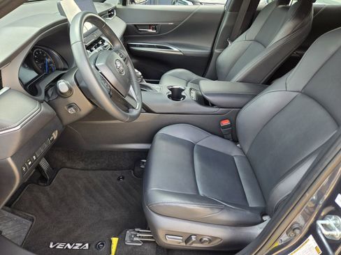 Used 2023 Toyota Venza XLE AWD/4WD image 13