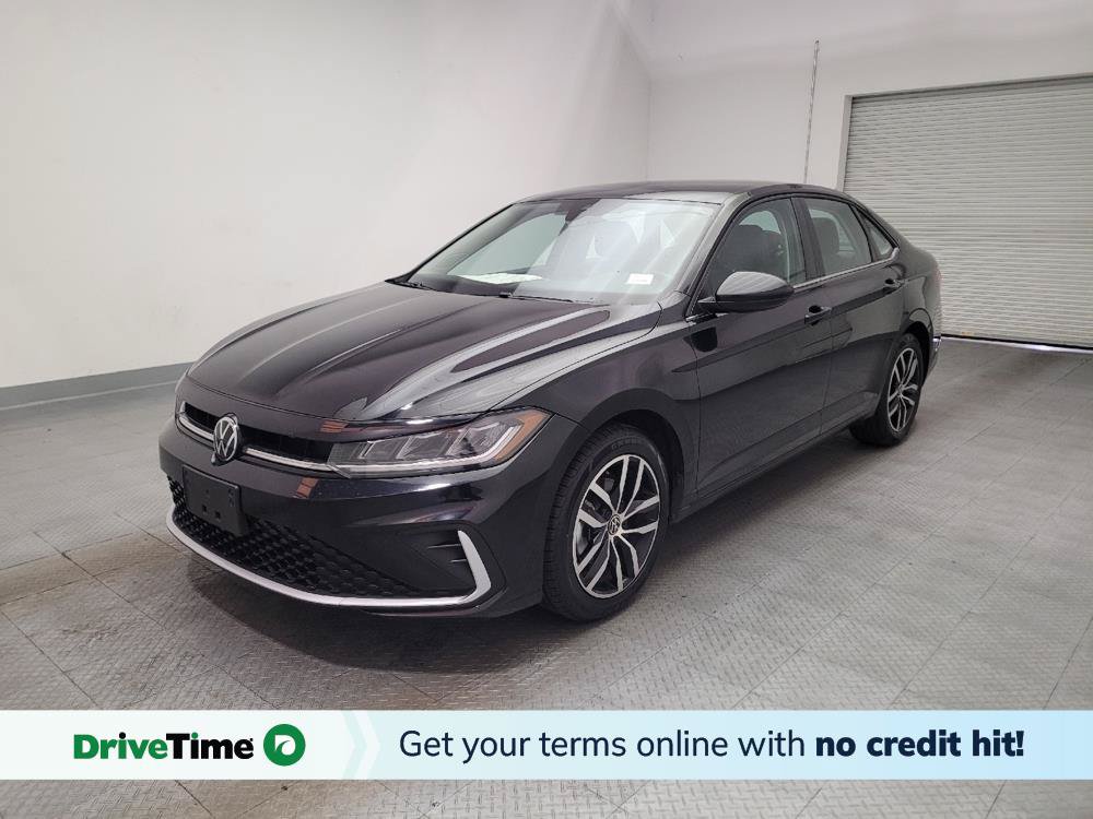 Used 2025 Volkswagen Jetta SE FWD image 1