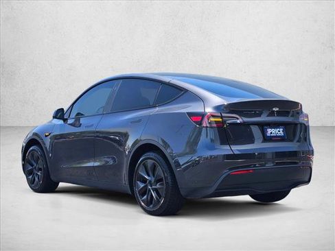 Used 2025 Tesla Model Y Long Range RWD image 8