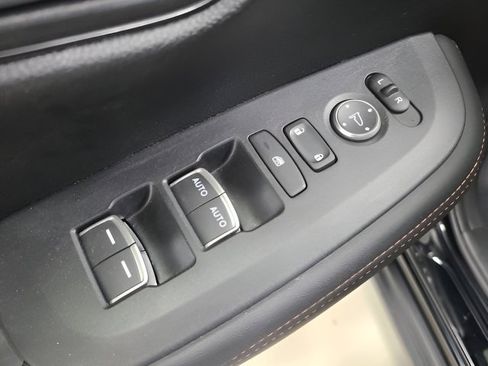 Used 2025 Honda HR-V Sport image 21