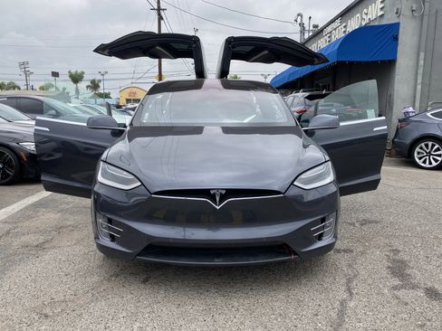 Used 2018 Tesla Model X 75D image 4