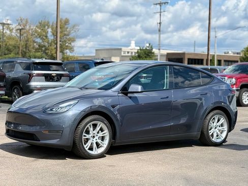 Used 2022 Tesla Model Y Long Range AWD/4WD image 38