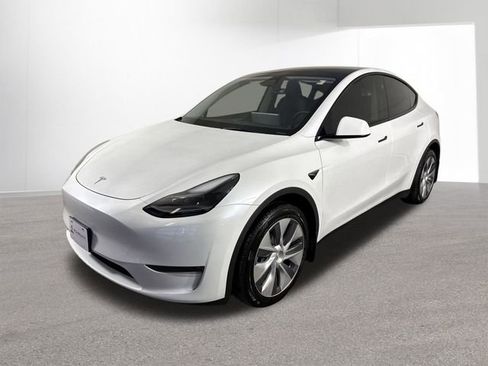 Used 2024 Tesla Model Y Long Range image 24