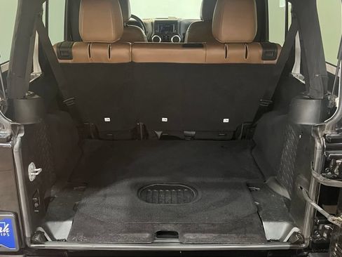 Used 2018 Jeep Wrangler Unlimited Rubicon w/ Cold Weather Group AWD/4WD image 13