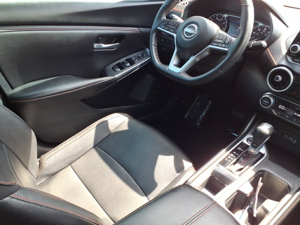 Used 2025 Nissan Sentra SR w/ SR Premium Package FWD image 9