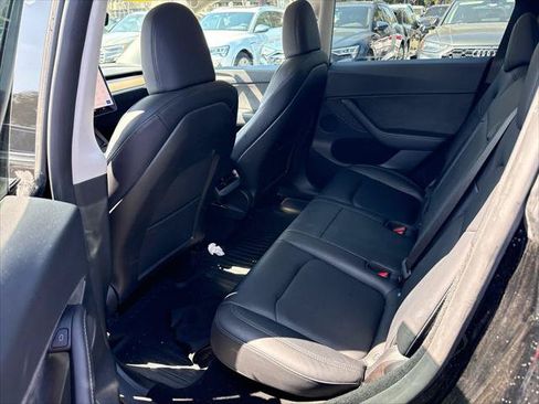 Used 2024 Tesla Model Y Long Range AWD/4WD image 5