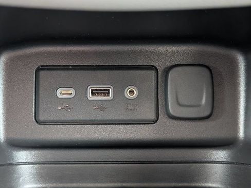 Used 2020 Chevrolet Equinox LT FWD image 22
