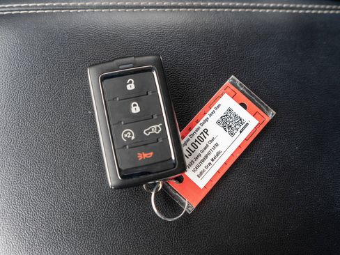 Used 2023 Jeep Grand Cherokee 4WD 4xe w/ Luxury Tech Group II image 35