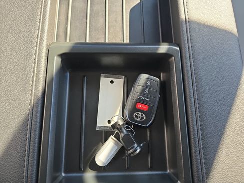 Used 2022 Toyota Tundra SR5 image 12