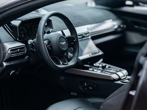 Used 2025 Aston Martin Vanquish image 41