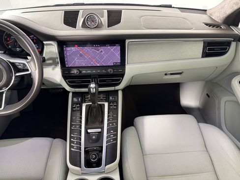 Certified 2021 Porsche Macan Turbo AWD/4WD image 29