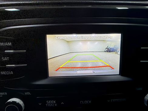 Used 2016 Kia Soul ! FWD image 10