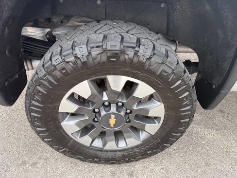 Used 2021 Chevrolet Silverado 2500 LT w/ Convenience Package image 11