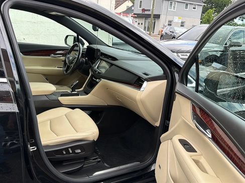 Used 2018 Cadillac XT5 Luxury w/ Driver Awareness Package AWD/4WD image 25