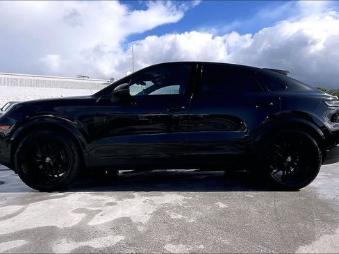 Used 2025 Porsche Cayenne Coupe AWD/4WD image 3