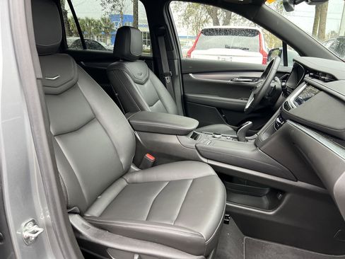 Used 2025 Cadillac XT6 Luxury image 33