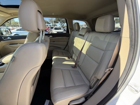 Used 2017 Jeep Grand Cherokee Limited image 30