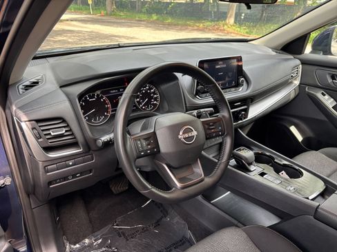 Used 2025 Nissan Rogue SV FWD image 35