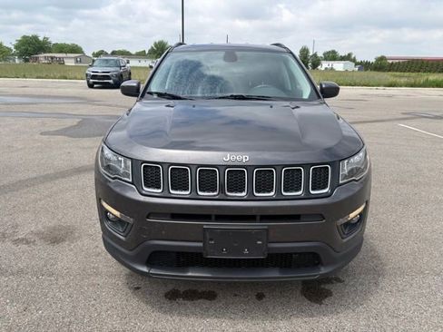Used 2018 Jeep Compass Latitude w/ Cold Weather Group FWD image 13