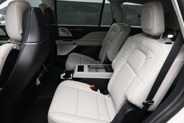Used 2025 Lincoln Aviator Reserve w/ Equipment Group 201A AWD/4WD image 23