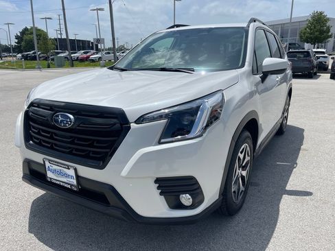 Used 2023 Subaru Forester Premium AWD/4WD image 1