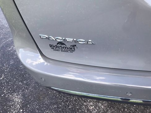 Used 2023 Chrysler Pacifica Touring-L FWD image 39