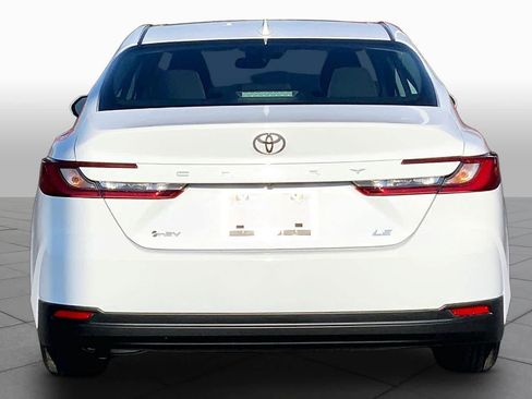 Used 2025 Toyota Camry LE FWD image 5