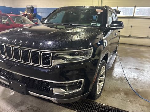 Used 2022 Jeep Wagoneer Series II image 3