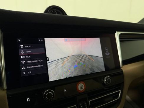 Used 2025 Porsche Macan AWD/4WD image 20