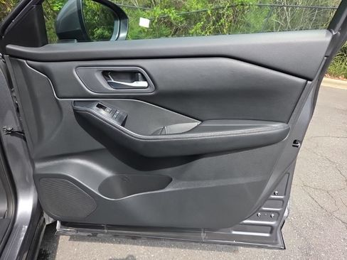 Certified 2025 Nissan Rogue SV FWD image 38