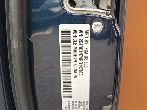 Used 2024 Chrysler Pacifica Pinnacle FWD image 26