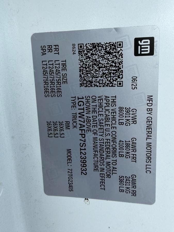 Used 2025 GMC Savana 2500 w/ Driver Convenience Package RWD image 20
