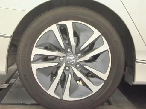 Used 2019 Honda Accord Touring image 13