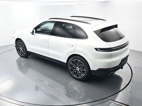 Certified 2024 Porsche Cayenne image 32